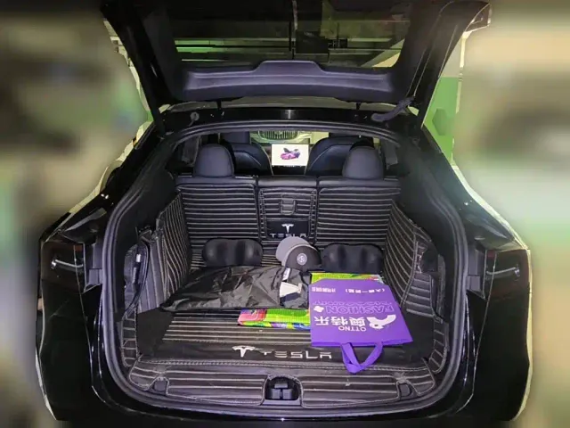 Tesla Model Y — Фото автомобиля 5