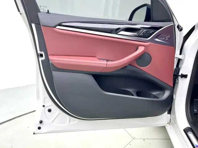 BMW iX3 — Фото автомобиля 12