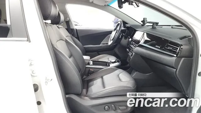 Kia Niro — Фото автомобиля 16