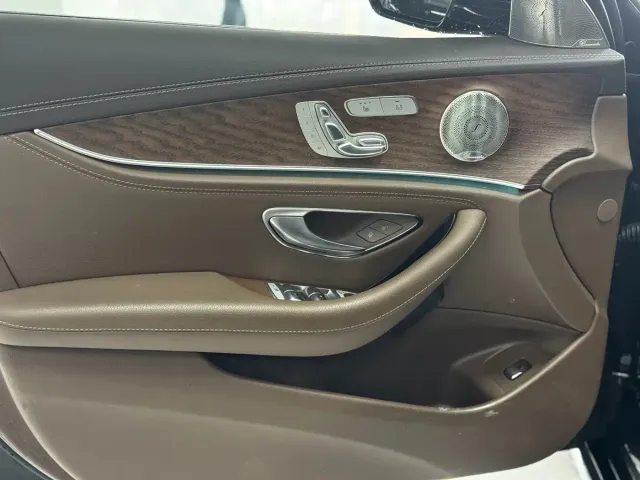 Mercedes-Benz E-Class — Фото автомобиля 5