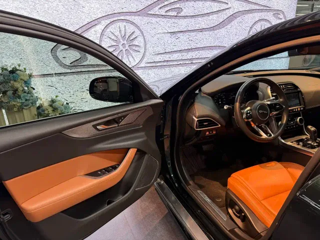 Jaguar XEL — Фото автомобиля 11