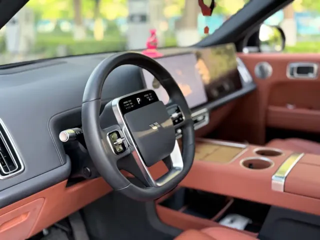 Li Auto L8 — Фото автомобиля 9