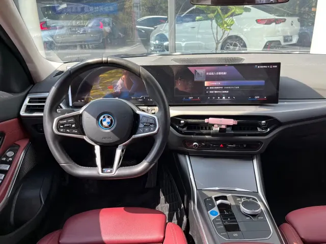 BMW i3 — Фото автомобиля 11