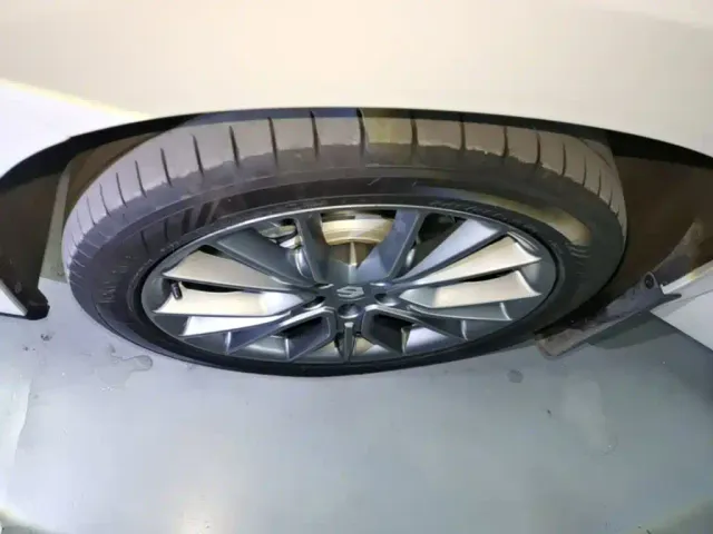 Leapmotor C10 — Фото автомобиля 22