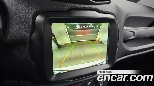 Jeep Renegade — Фото автомобиля 15