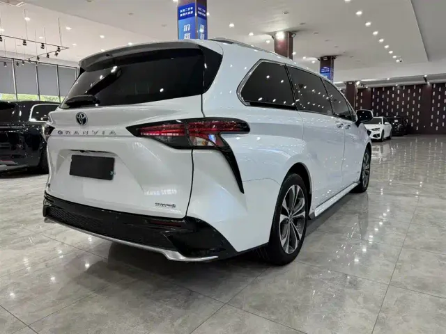 Toyota Granvia — Фото автомобиля 5