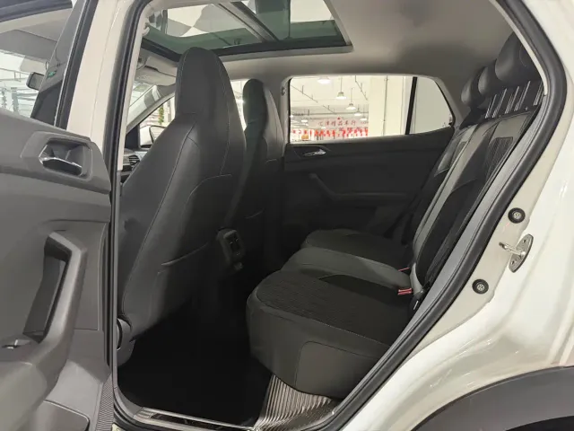 Volkswagen T-Cross — Фото автомобиля 10