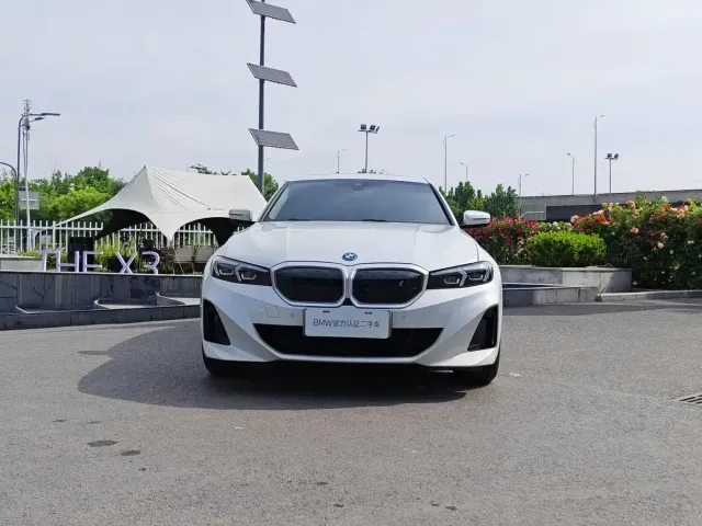 BMW i3 — Фото автомобиля 2