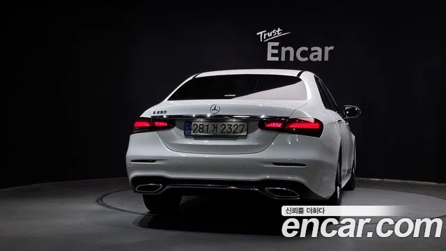 Mercedes-Benz E-Class — Фото автомобиля 4