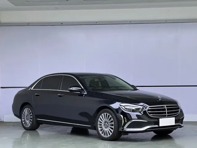 Mercedes-Benz E-Class — Фото автомобиля 3