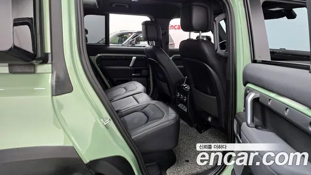 Land Rover Defender — Фото автомобиля 9