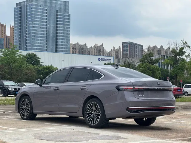 Volkswagen Passat — Фото автомобиля 11