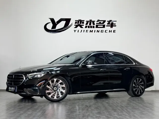 Фотография автомобиля — Mercedes-Benz E-Class