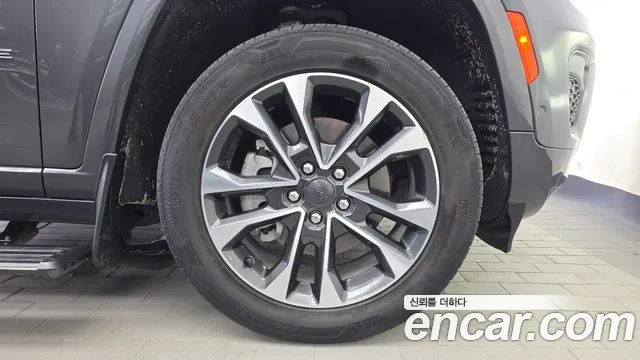 Jeep Cherokee — Фото автомобиля 6