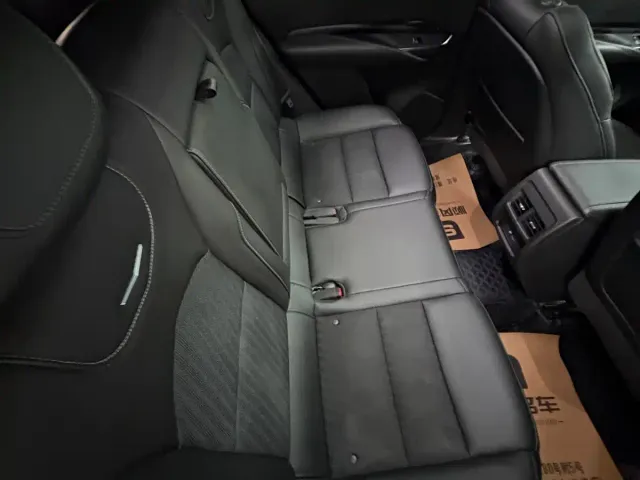 Cadillac XT4 — Фото автомобиля 11