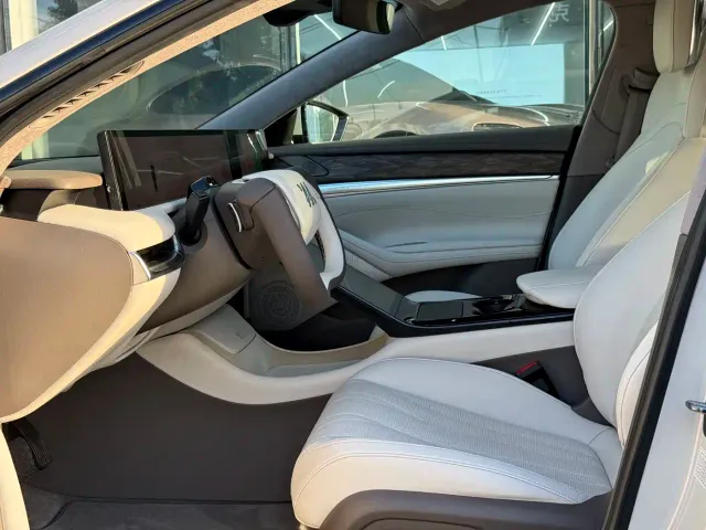 IM Motors L7 — Фото автомобиля 8