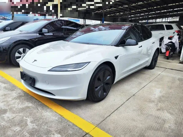Фотография автомобиля — Tesla Model 3