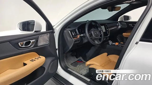 Вольво V60 V60 Cross Country 2 поколение B5 Ultimate AWD — Фото автомобиля 9
