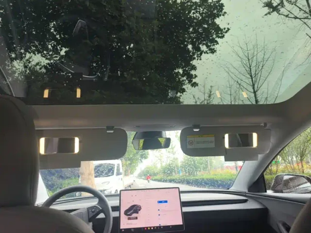 Tesla Model 3 — Фото автомобиля 17