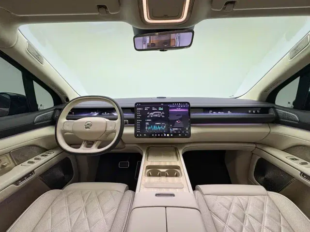 Nio ES8 — Фото автомобиля 24