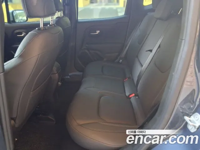 Jeep Renegade — Фото автомобиля 18