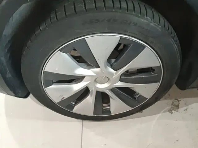 Tesla Model Y — Фото автомобиля 22