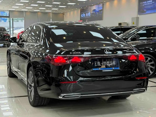 Mercedes-Benz E-Class — Фото автомобиля 19