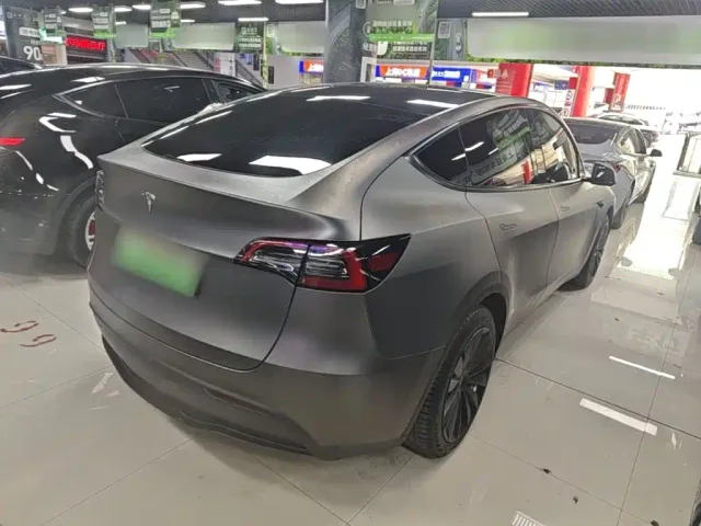 Tesla Model Y — Фото автомобиля 6