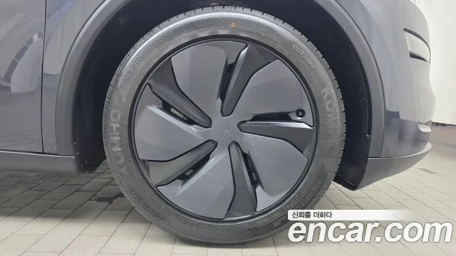 Tesla Model Y — Фото автомобиля 6