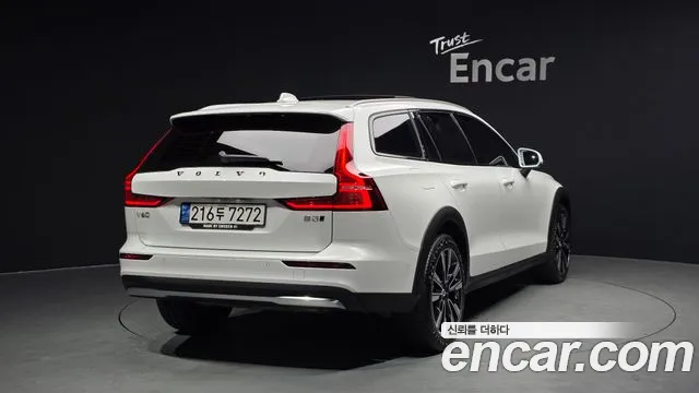 Вольво V60 V60 Cross Country 2 поколение B5 Ultimate AWD — Фото автомобиля 2