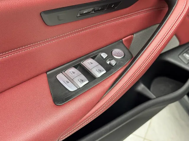 BMW 5 Series — Фото автомобиля 9