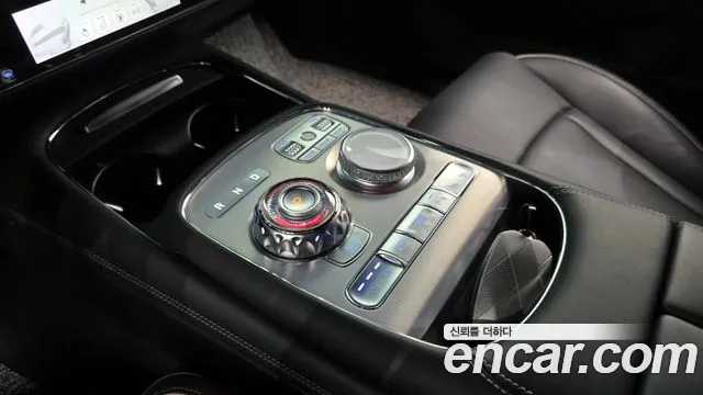 Genesis G90 Бензин 3.5 Turbo e-S/C AWD — Фото автомобиля 9