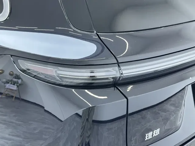Li Auto L9 — Фото автомобиля 12
