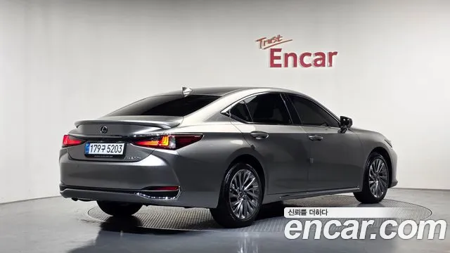 Lexus ES 7th Gen — Фото автомобиля 2