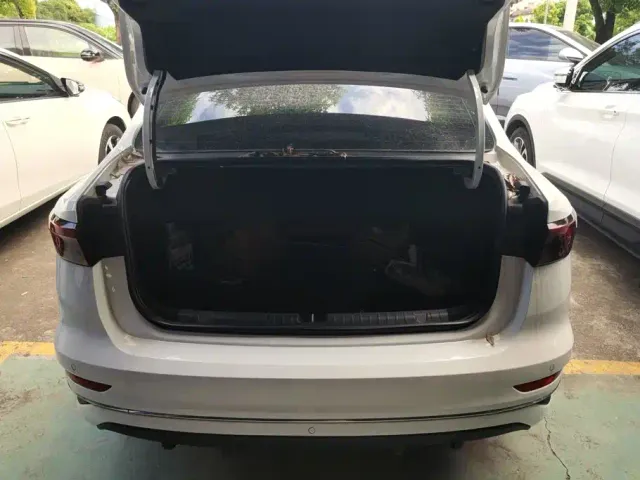 Geely Emgrand — Фото автомобиля 4
