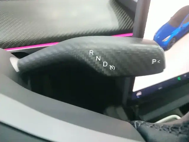 Tesla Model Y — Фото автомобиля 13