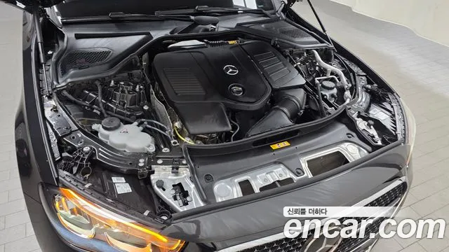 Mercedes-Benz E-Class — Фото автомобиля 2