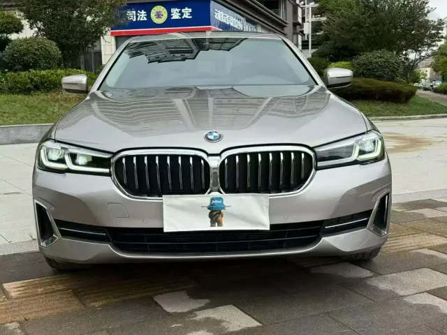 Фотография автомобиля — BMW 5 Series