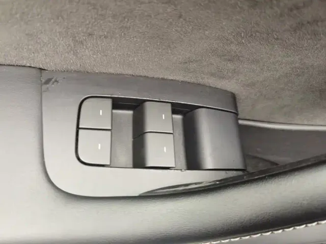 Tesla Model Y — Фото автомобиля 9