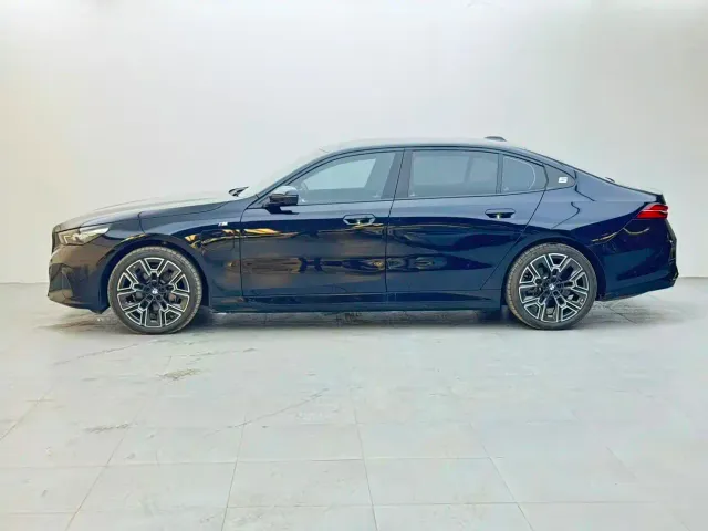 BMW i5 — Фото автомобиля 3