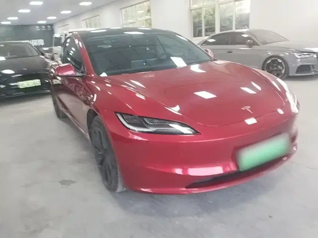 Tesla Model 3 — Фото автомобиля 3