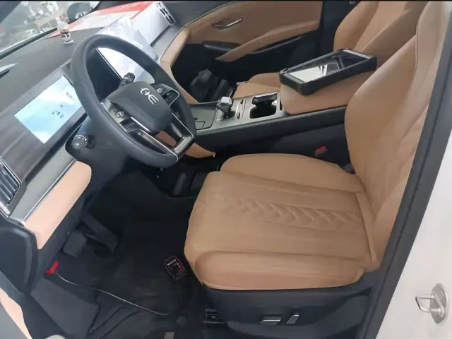 BYD Song L DM-i — Фото автомобиля 9