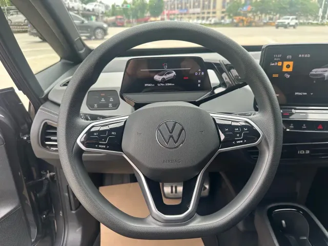 Volkswagen ID.3 — Фото автомобиля 4