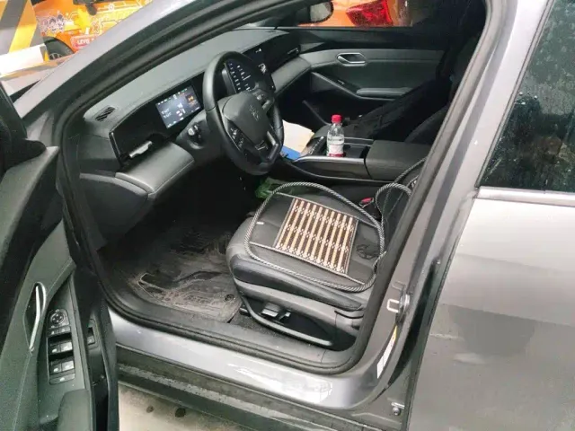 BYD Qin L — Фото автомобиля 11
