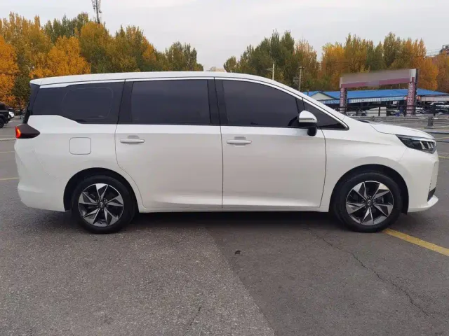 GAC Trumpchi M6 — Фото автомобиля 9
