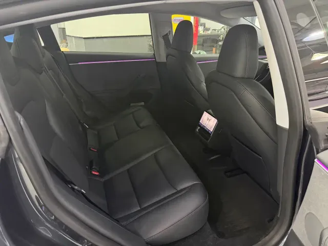 Tesla Model 3 — Фото автомобиля 11