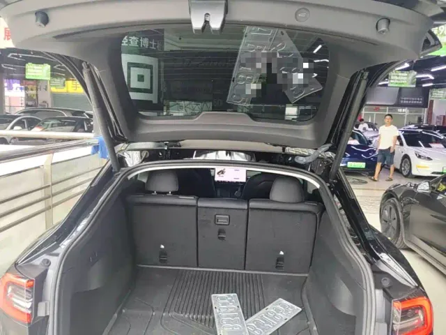 Tesla Model Y — Фото автомобиля 18