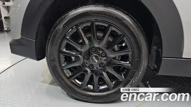 Mini Cooper Cooper 5 дверей Classic — Фото автомобиля 21