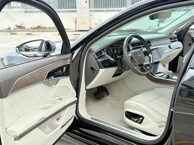 Audi A8 — Фото автомобиля 4