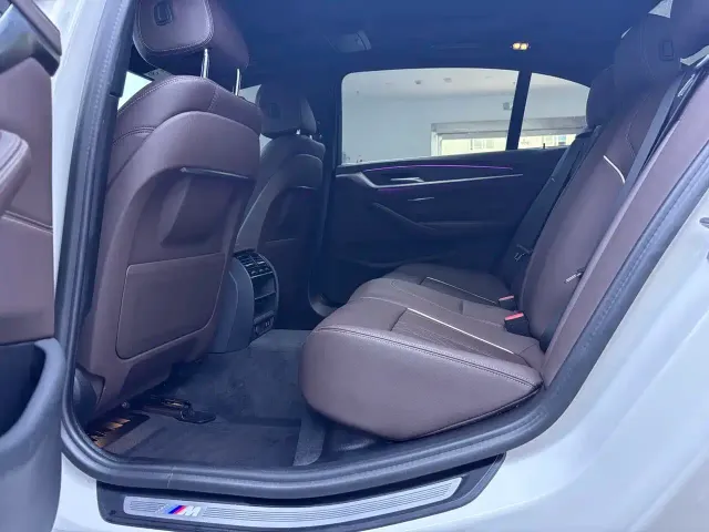 BMW 5 Series — Фото автомобиля 13